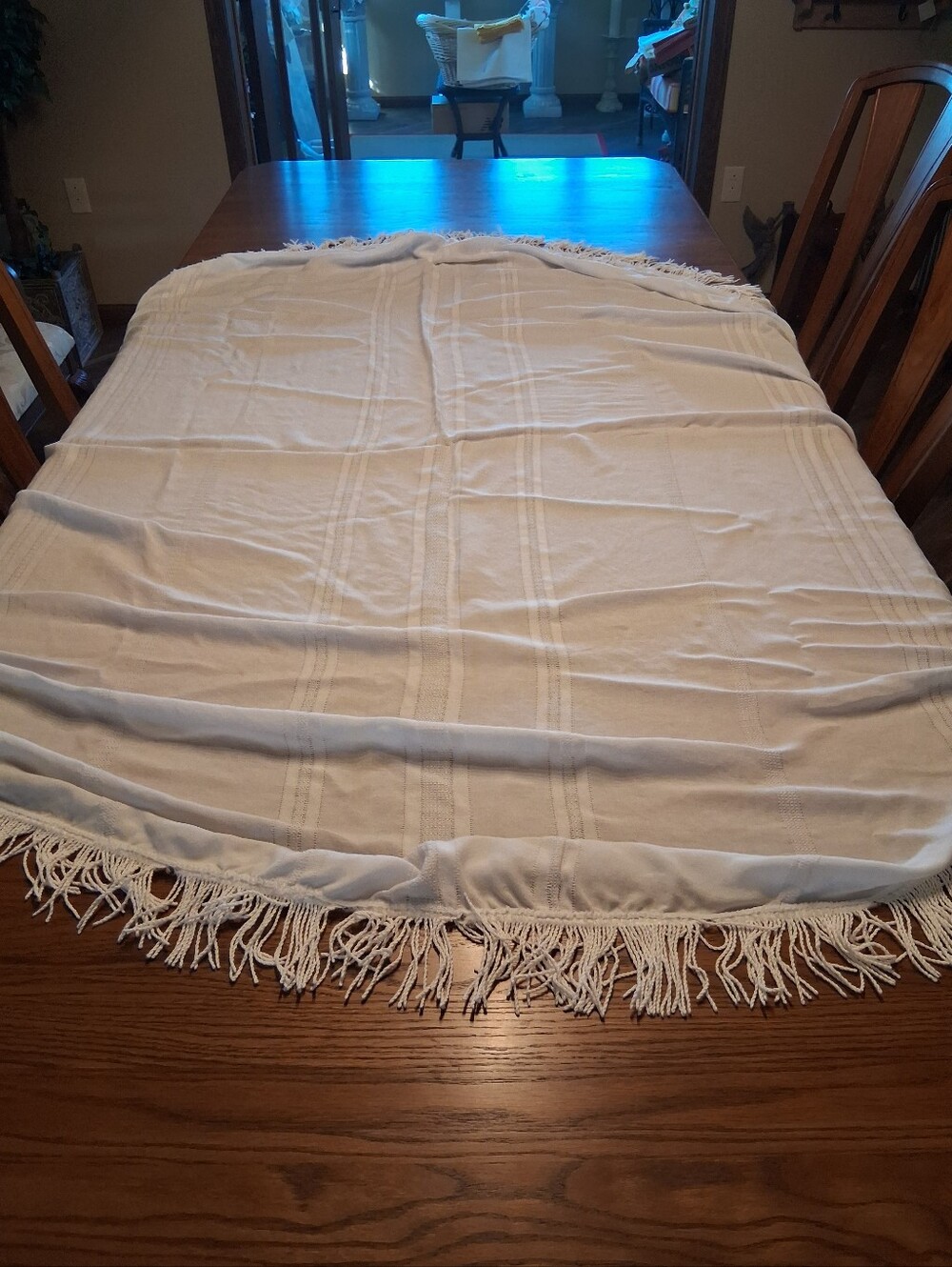 White‎ Oval 56" X 71" Tablecloth With Fringe Border.